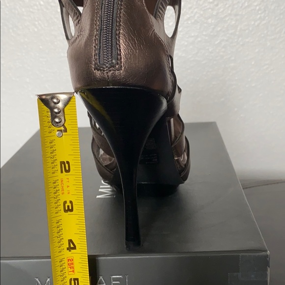 Michael Shannon Pewter 4” Heels Size 9 - Picture 5 of 6